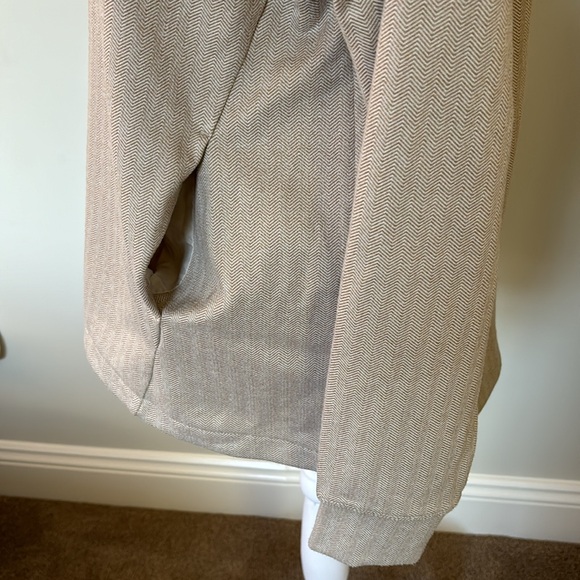 J McLaughlin tan herringbone pattern top - Picture 3 of 9